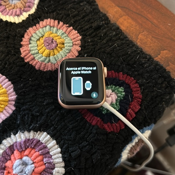 Apple Watch, Series 6 (GPS+cellular) 40MM - Picture 4 of 4